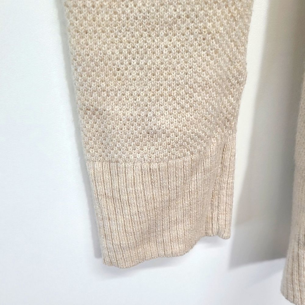 āGapāKnitāV-NeckĀ CreamāSweaterāSizeāXS - Picture 3 of 4